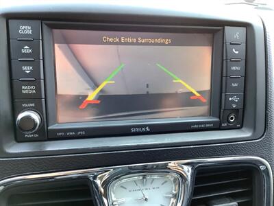 2012 Chrysler Town & Country Touring-L   - Photo 10 - Crest Hill, IL 60403