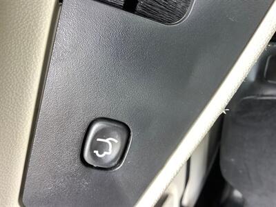 2012 Chrysler Town & Country Touring-L - Photo 46 - Crest Hill, IL 60403