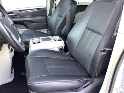 2012 Chrysler Town & Country Touring-L - Photo 22 - Crest Hill, IL 60403