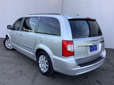 2012 Chrysler Town & Country Touring-L - Photo 4 - Crest Hill, IL 60403