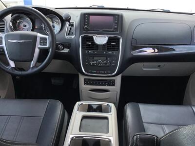 2012 Chrysler Town & Country Touring-L   - Photo 40 - Crest Hill, IL 60403