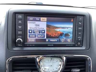 2012 Chrysler Town & Country Touring-L - Photo 18 - Crest Hill, IL 60403