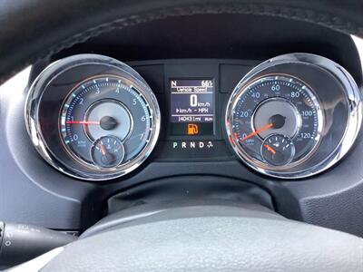 2012 Chrysler Town & Country Touring-L   - Photo 21 - Crest Hill, IL 60403