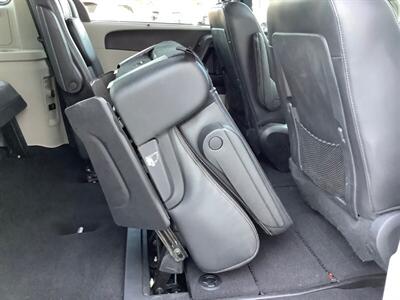 2012 Chrysler Town & Country Touring-L - Photo 34 - Crest Hill, IL 60403