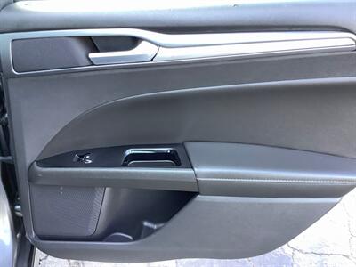 2014 Ford Fusion Energi Titanium   - Photo 32 - Crest Hill, IL 60403