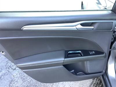 2014 Ford Fusion Energi Titanium   - Photo 30 - Crest Hill, IL 60403