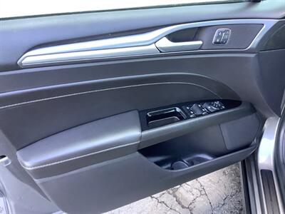 2014 Ford Fusion Energi Titanium   - Photo 16 - Crest Hill, IL 60403
