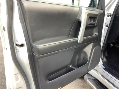 2011 Toyota 4Runner Limited - Photo 15 - Crest Hill, IL 60403