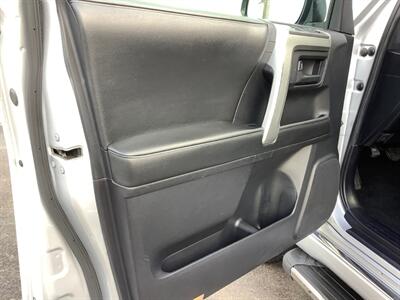 2011 Toyota 4Runner Limited   - Photo 15 - Crest Hill, IL 60403