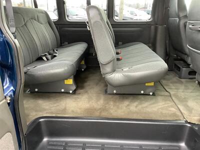 2002 Chevrolet Express G2500 LS   - Photo 20 - Crest Hill, IL 60403