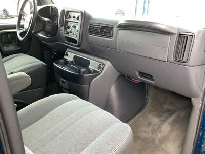 2002 Chevrolet Express G2500 LS   - Photo 43 - Crest Hill, IL 60403
