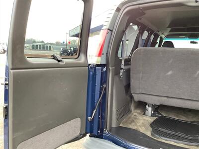 2002 Chevrolet Express G2500 LS   - Photo 26 - Crest Hill, IL 60403