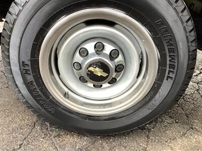 2002 Chevrolet Express G2500 LS   - Photo 32 - Crest Hill, IL 60403