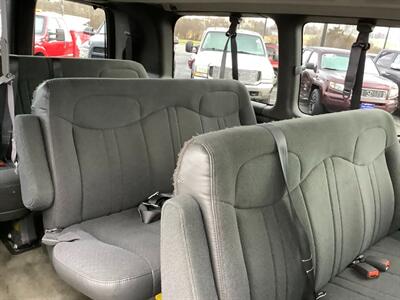 2002 Chevrolet Express G2500 LS   - Photo 22 - Crest Hill, IL 60403