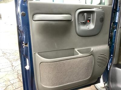 2002 Chevrolet Express G2500 LS   - Photo 10 - Crest Hill, IL 60403