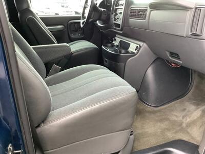 2002 Chevrolet Express G2500 LS   - Photo 24 - Crest Hill, IL 60403