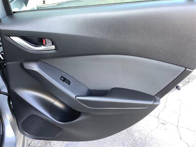 2014 Mazda Mazda3 i Touring   - Photo 22 - Crest Hill, IL 60403