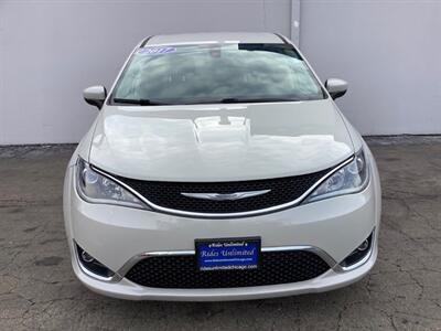 2017 Chrysler Pacifica Touring-L   - Photo 9 - Crest Hill, IL 60403