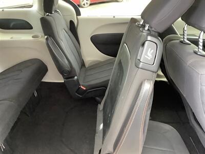 2017 Chrysler Pacifica Touring-L   - Photo 33 - Crest Hill, IL 60403