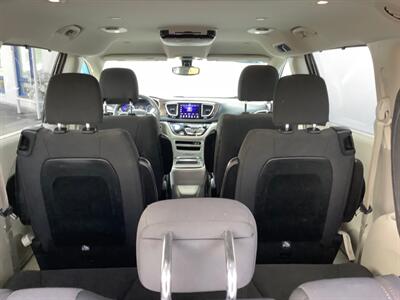2017 Chrysler Pacifica Touring-L   - Photo 47 - Crest Hill, IL 60403