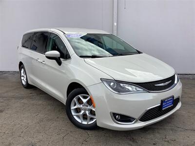 2017 Chrysler Pacifica Touring-L   - Photo 8 - Crest Hill, IL 60403