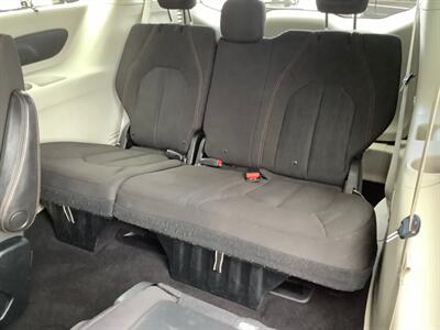 2017 Chrysler Pacifica Touring-L   - Photo 30 - Crest Hill, IL 60403