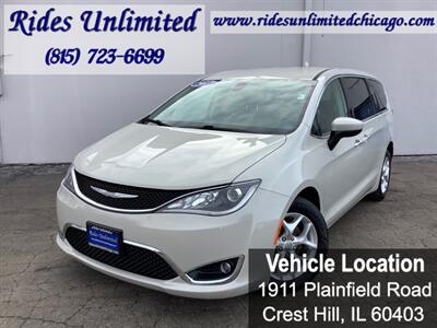 2017 Chrysler Pacifica Touring-L   - Photo 1 - Crest Hill, IL 60403