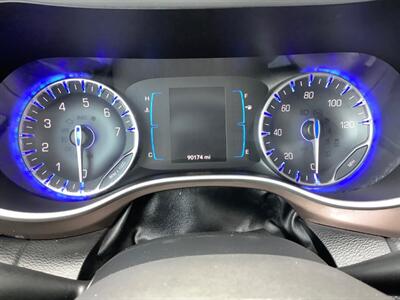 2017 Chrysler Pacifica Touring-L   - Photo 25 - Crest Hill, IL 60403