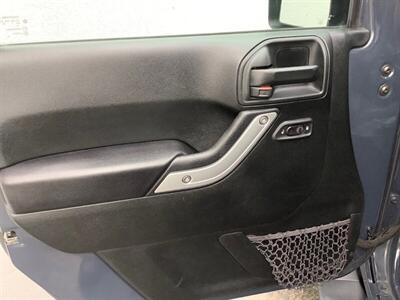 2017 Jeep Wrangler Sahara - Photo 12 - Crest Hill, IL 60403