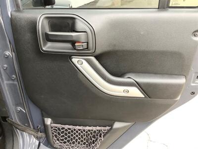 2017 Jeep Wrangler Sahara - Photo 30 - Crest Hill, IL 60403