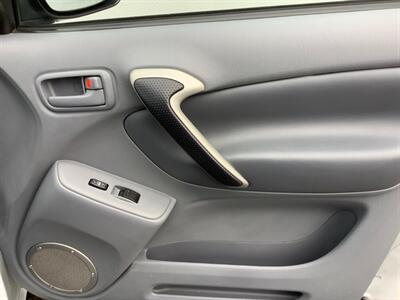 2001 Toyota RAV4   - Photo 19 - Crest Hill, IL 60403