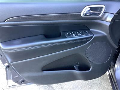 2017 Jeep Grand Cherokee Altitude   - Photo 13 - Crest Hill, IL 60403