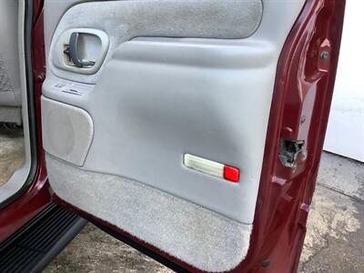 1999 Chevrolet Suburban K1500   - Photo 25 - Crest Hill, IL 60403