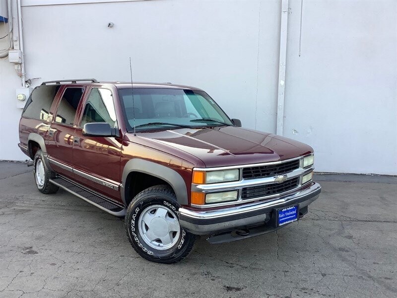 1999 Chevrolet Suburban LT photo 8