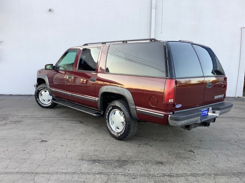 1999 Chevrolet Suburban LT photo 3