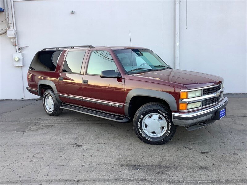 1999 Chevrolet Suburban LT photo 9