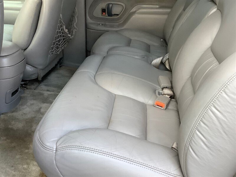 1999 Chevrolet Suburban LT photo 18