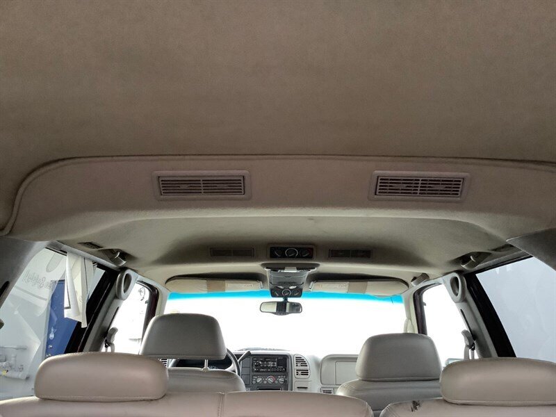 1999 Chevrolet Suburban LT photo 29