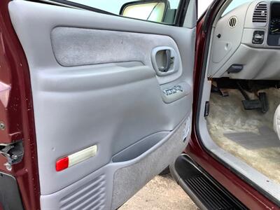 1999 Chevrolet Suburban K1500   - Photo 13 - Crest Hill, IL 60403