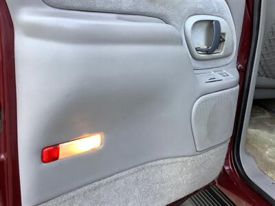 1999 Chevrolet Suburban K1500   - Photo 22 - Crest Hill, IL 60403