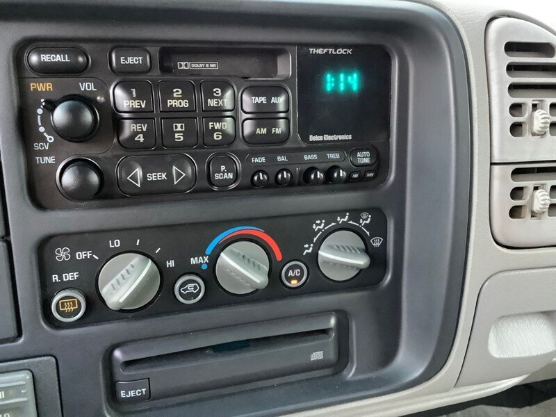 1999 Chevrolet Suburban LT photo 14