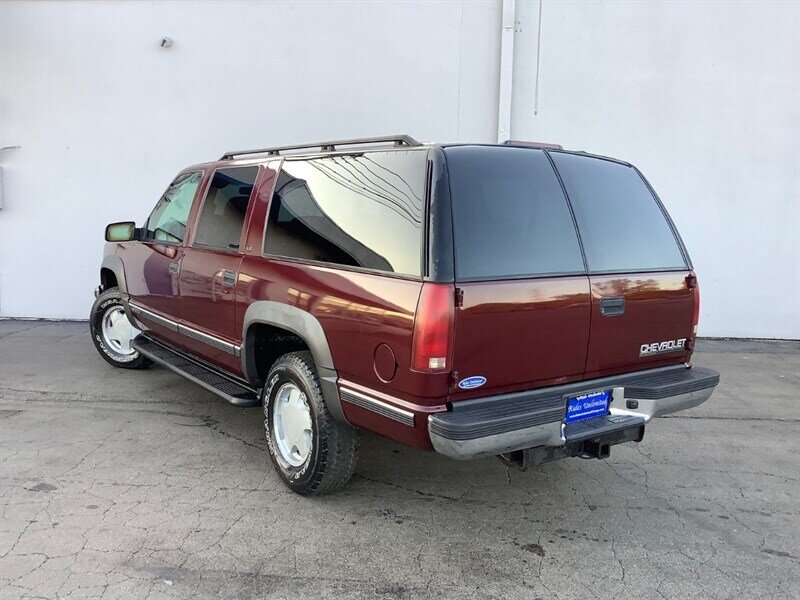 1999 Chevrolet Suburban LT photo 2