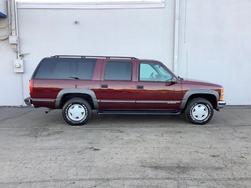 1999 Chevrolet Suburban LT photo 7