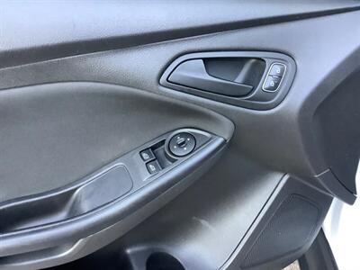 2017 Ford Focus S   - Photo 12 - Crest Hill, IL 60403