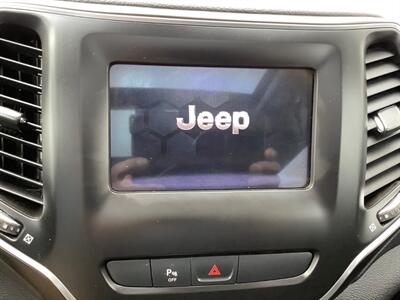 2019 Jeep Cherokee Latitude Plus   - Photo 22 - Crest Hill, IL 60403