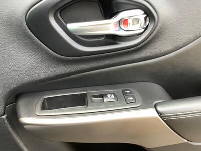 2019 Jeep Cherokee Latitude Plus   - Photo 38 - Crest Hill, IL 60403
