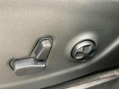 2019 Jeep Cherokee Latitude Plus   - Photo 15 - Crest Hill, IL 60403