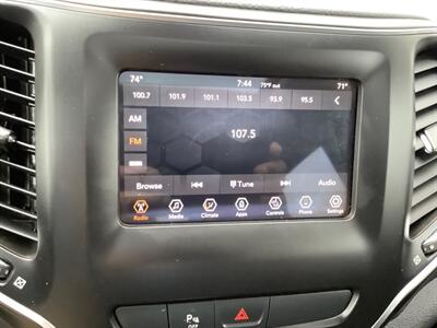 2019 Jeep Cherokee Latitude Plus   - Photo 23 - Crest Hill, IL 60403