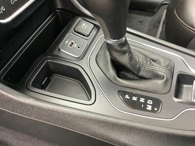 2019 Jeep Cherokee Latitude Plus   - Photo 19 - Crest Hill, IL 60403