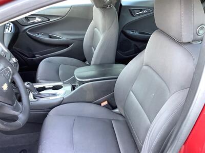 2017 Chevrolet Malibu LT   - Photo 21 - Crest Hill, IL 60403